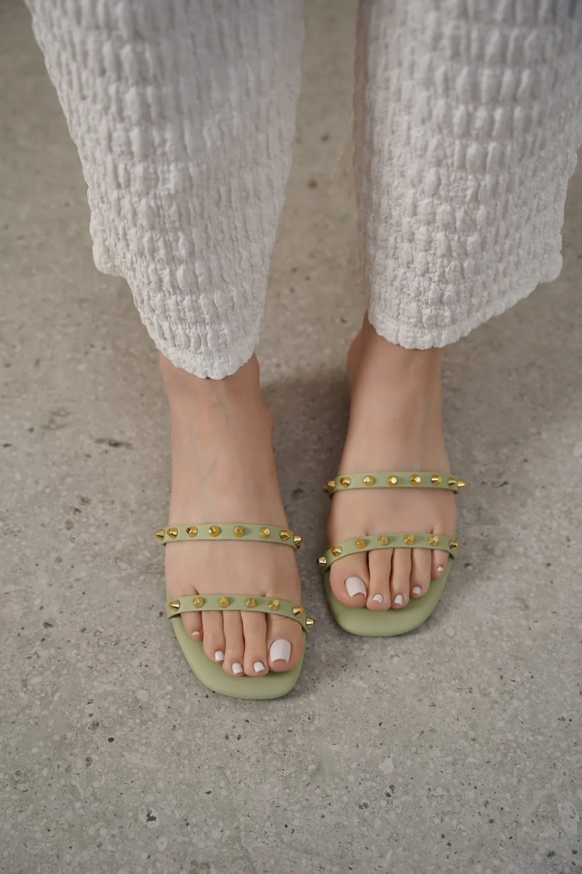 Sturdy Outsole Design MINIMAL STUDDED SLIDES