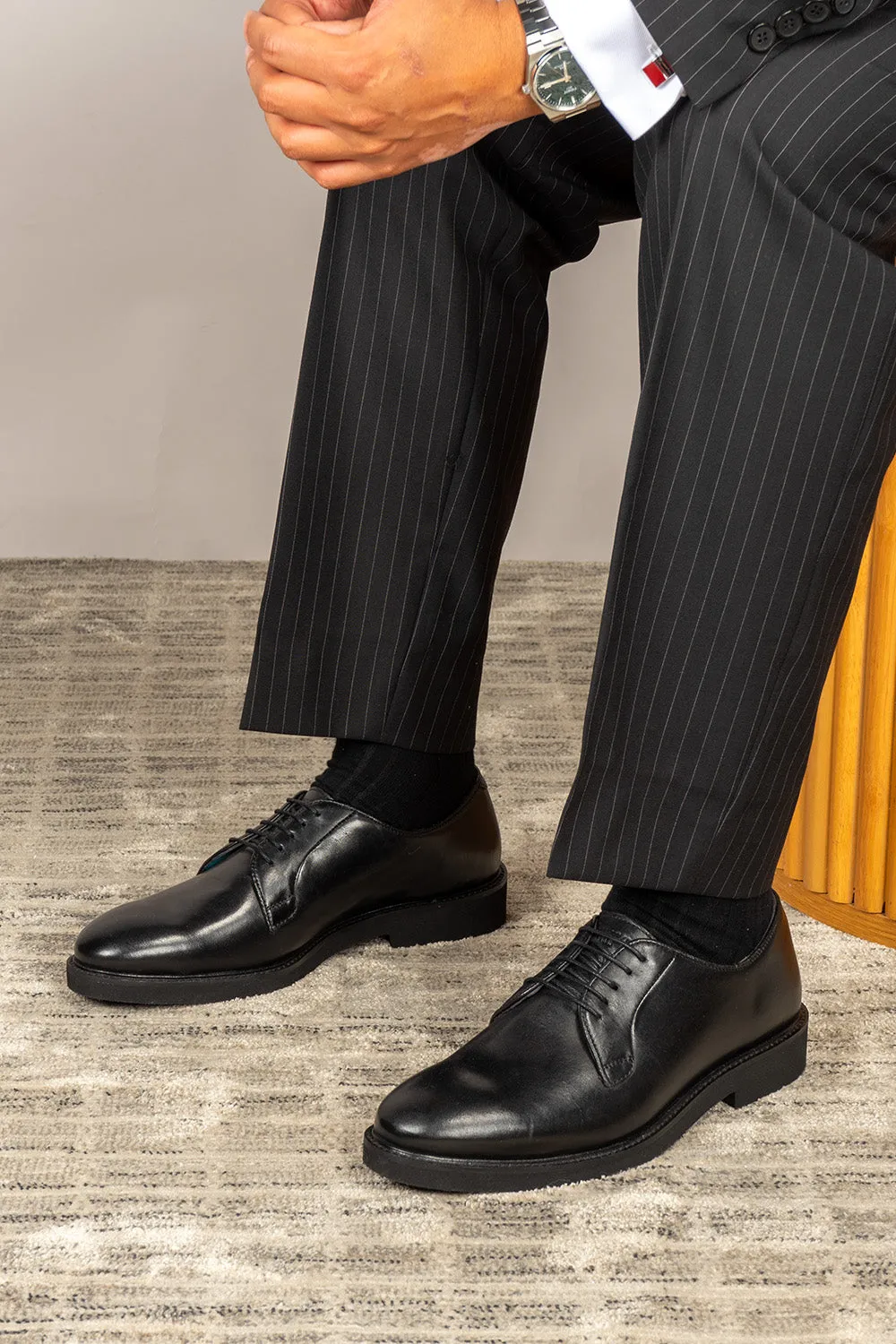 Darren Black Classic Fit Minimalist Look