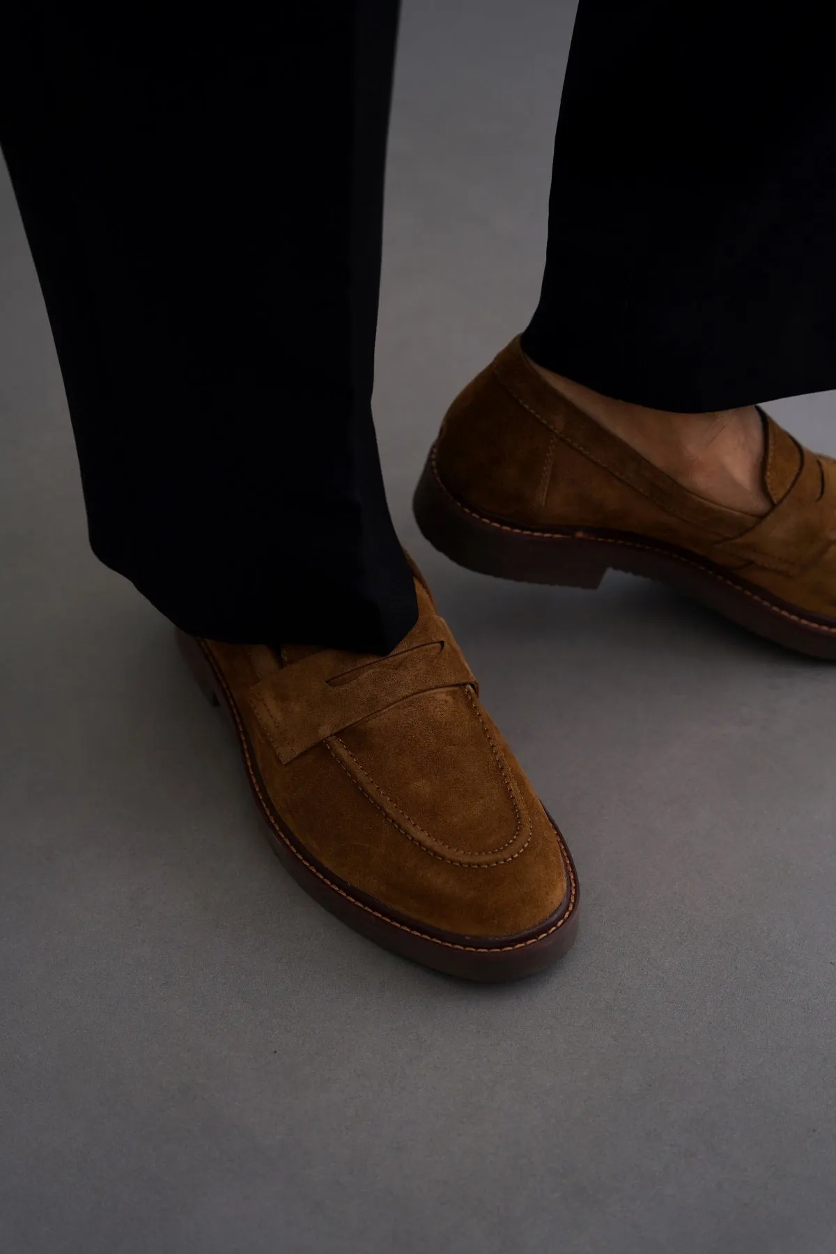 Adjustable Strap Mechanism thinnest SUEDE LEATHER LOAFERS