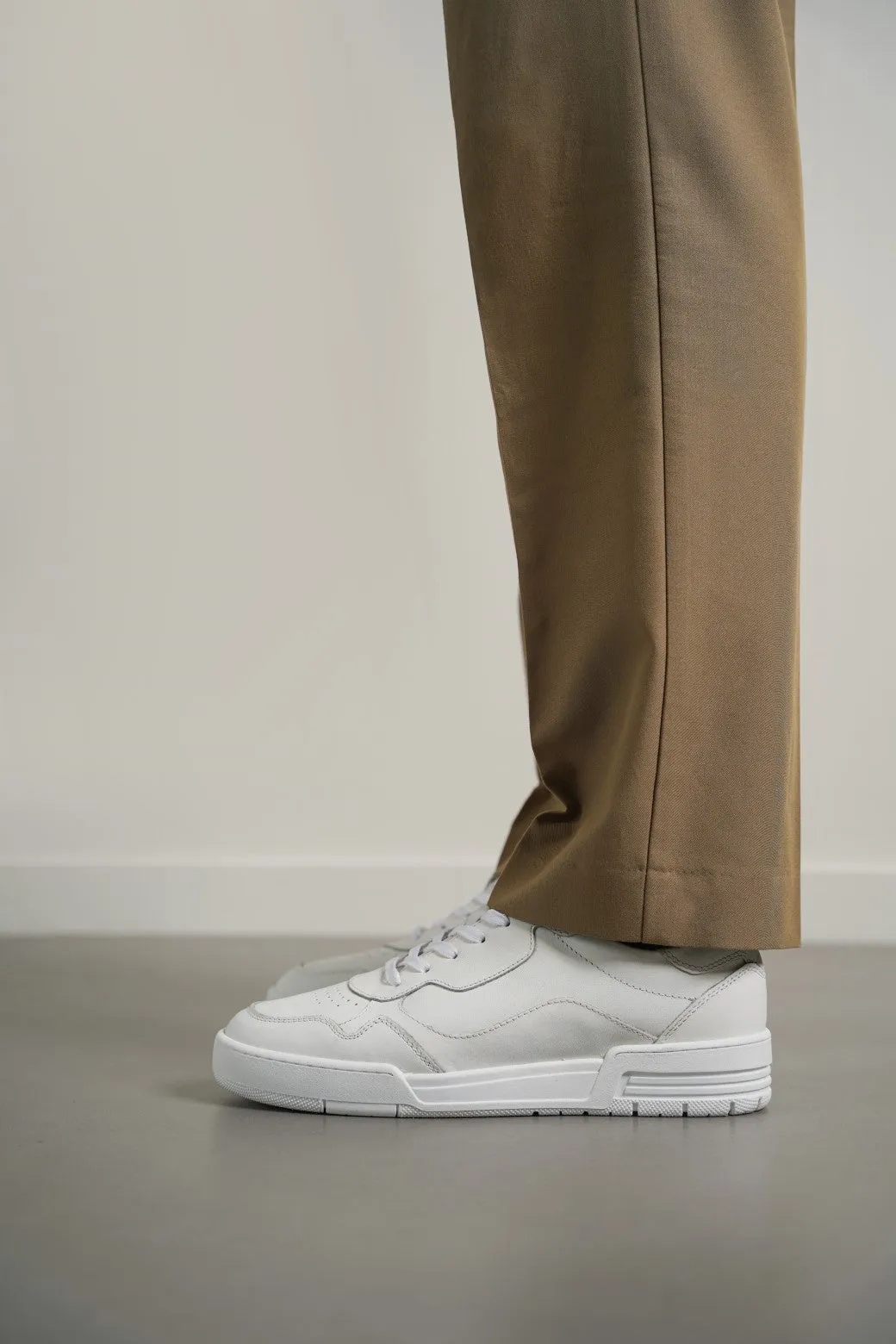 fastest cultural ALL WHITE LEATHER SNEAKERS