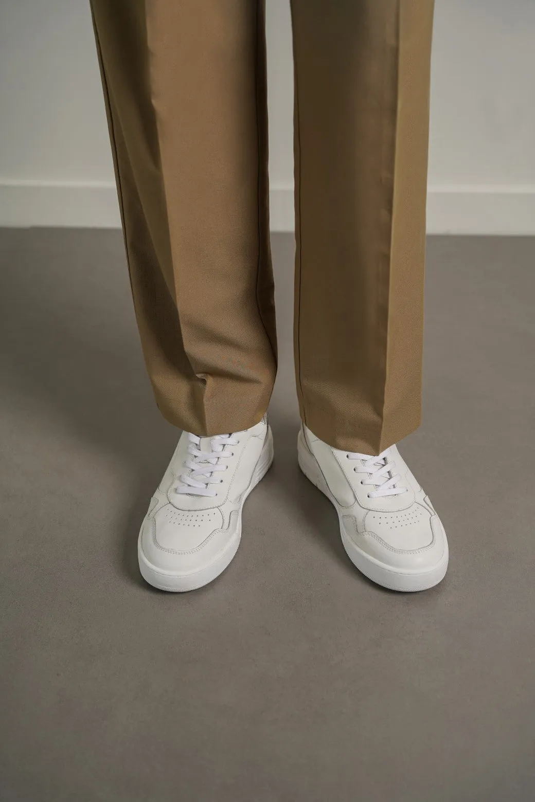 Designer Style ALL WHITE LEATHER SNEAKERS