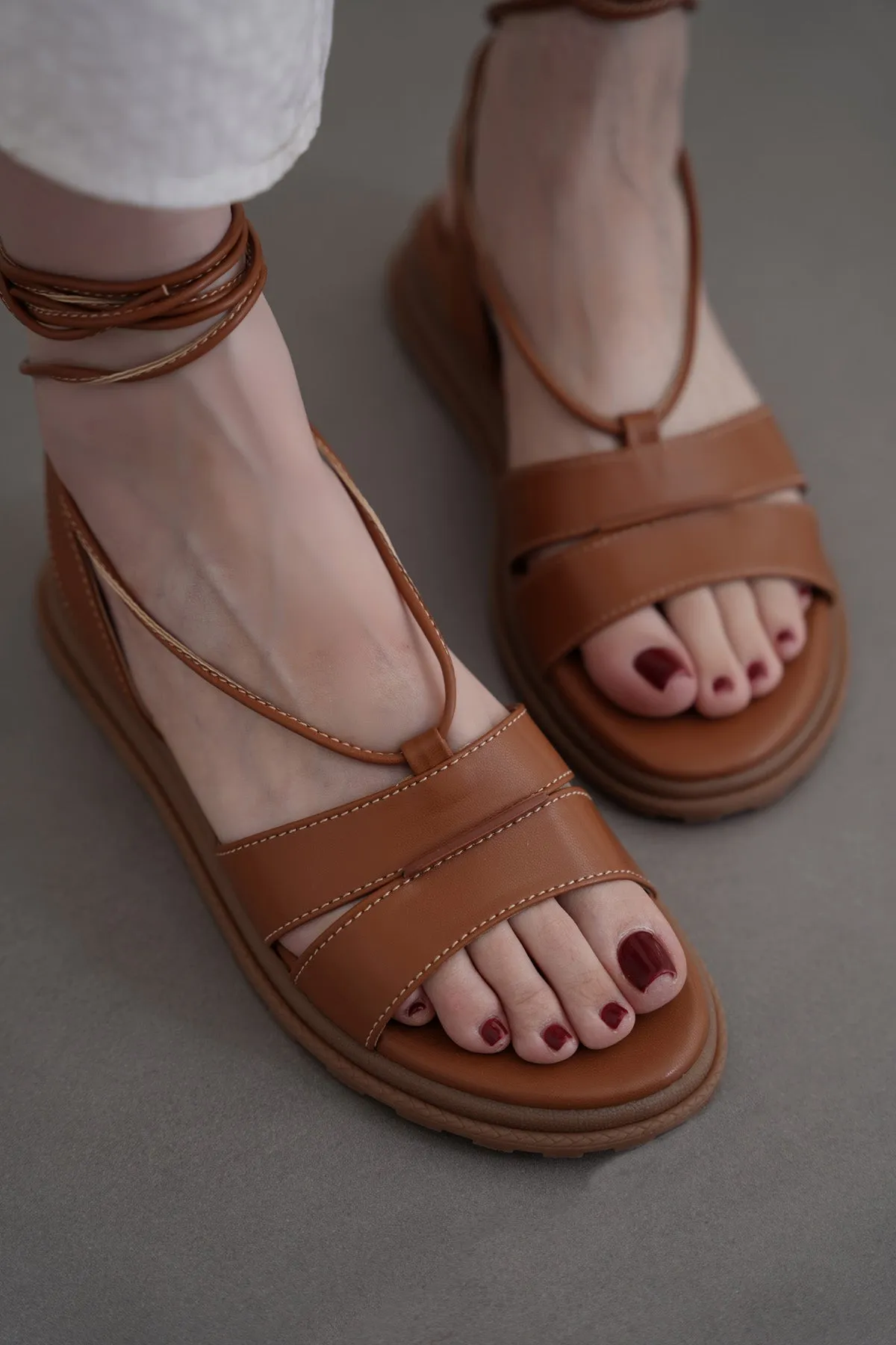 Signature flexibility SOFT GLADIATOR SANDALS