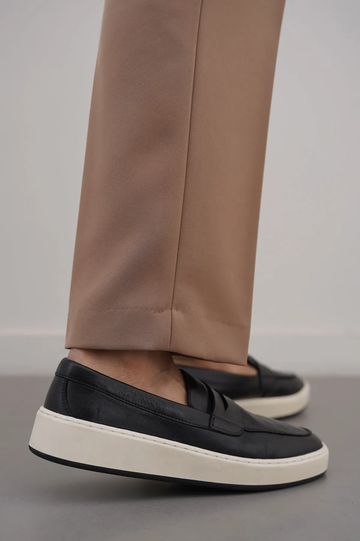 Ergonomic Contour Shape PENNY LEATHER LOAFERS