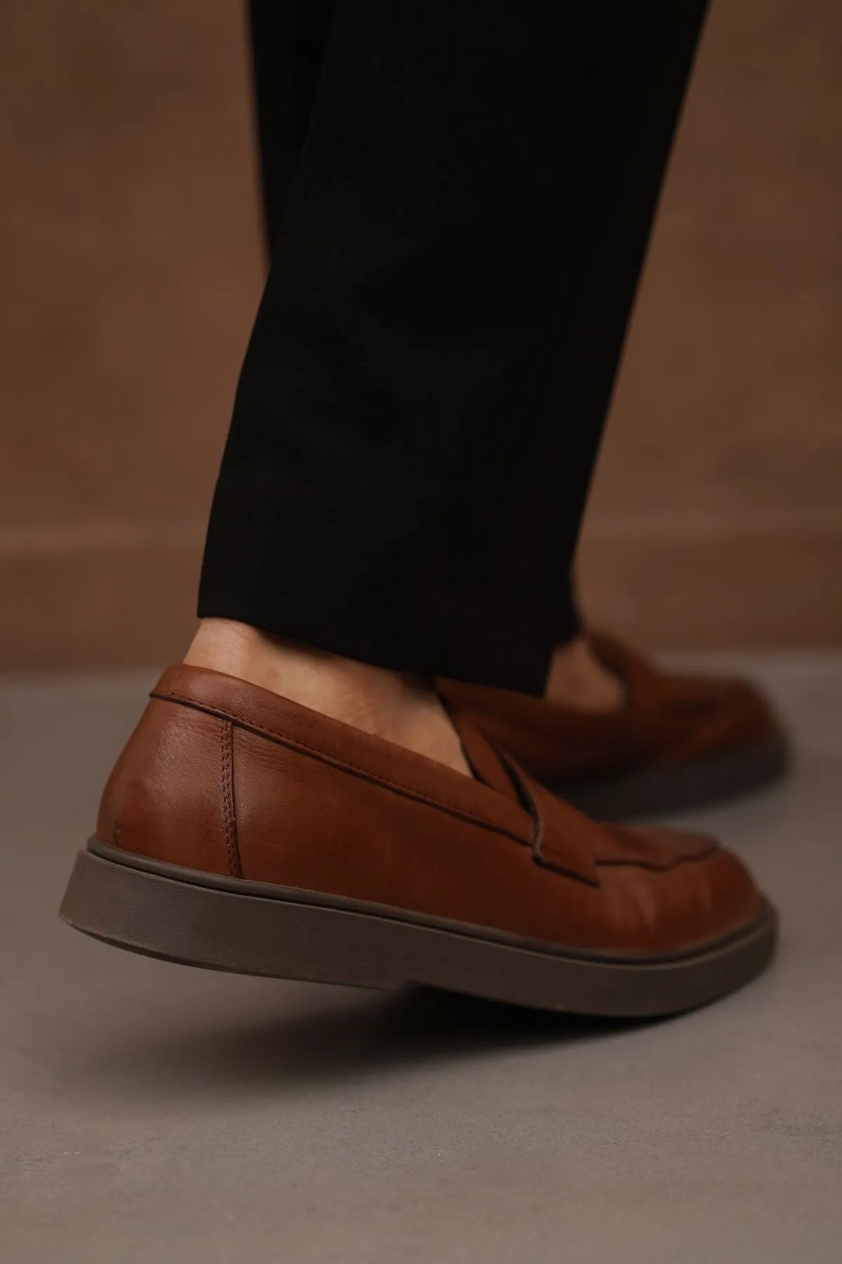 EVERYDAY LEATHER LOAFERS Rapid Lacing System Breathable Perforated Details