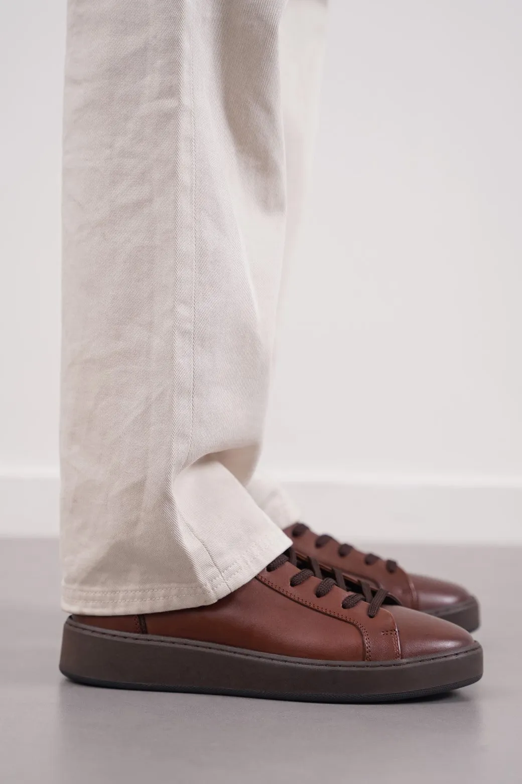 Heat Resistant Outsole Footbed Contouring SLEEK LEATHER SNEAKERS