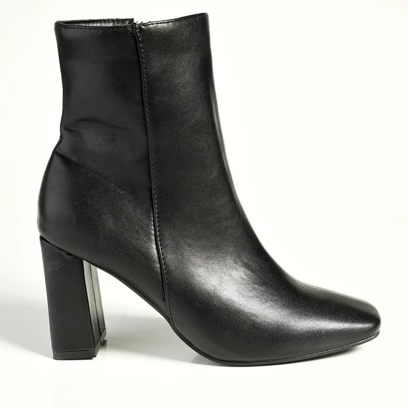 Madison Joy Block Heel Ankle Boot - Black Sleek Profile