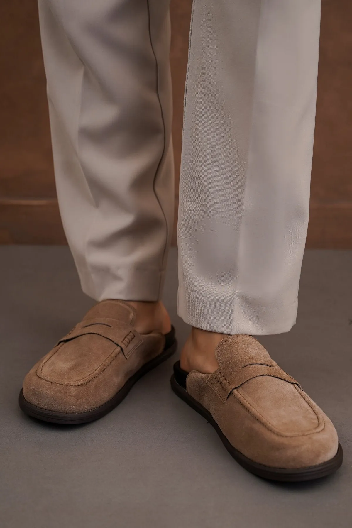 SUEDE LEATHER MULES elegant design Sustainable Manufacturing