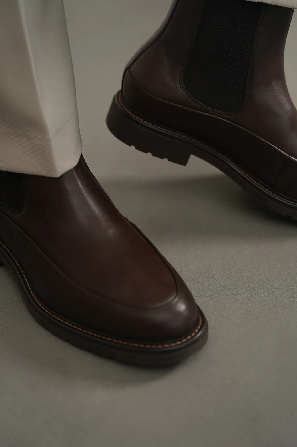 LEATHER CHELSEA BOOTS Torsion Control System