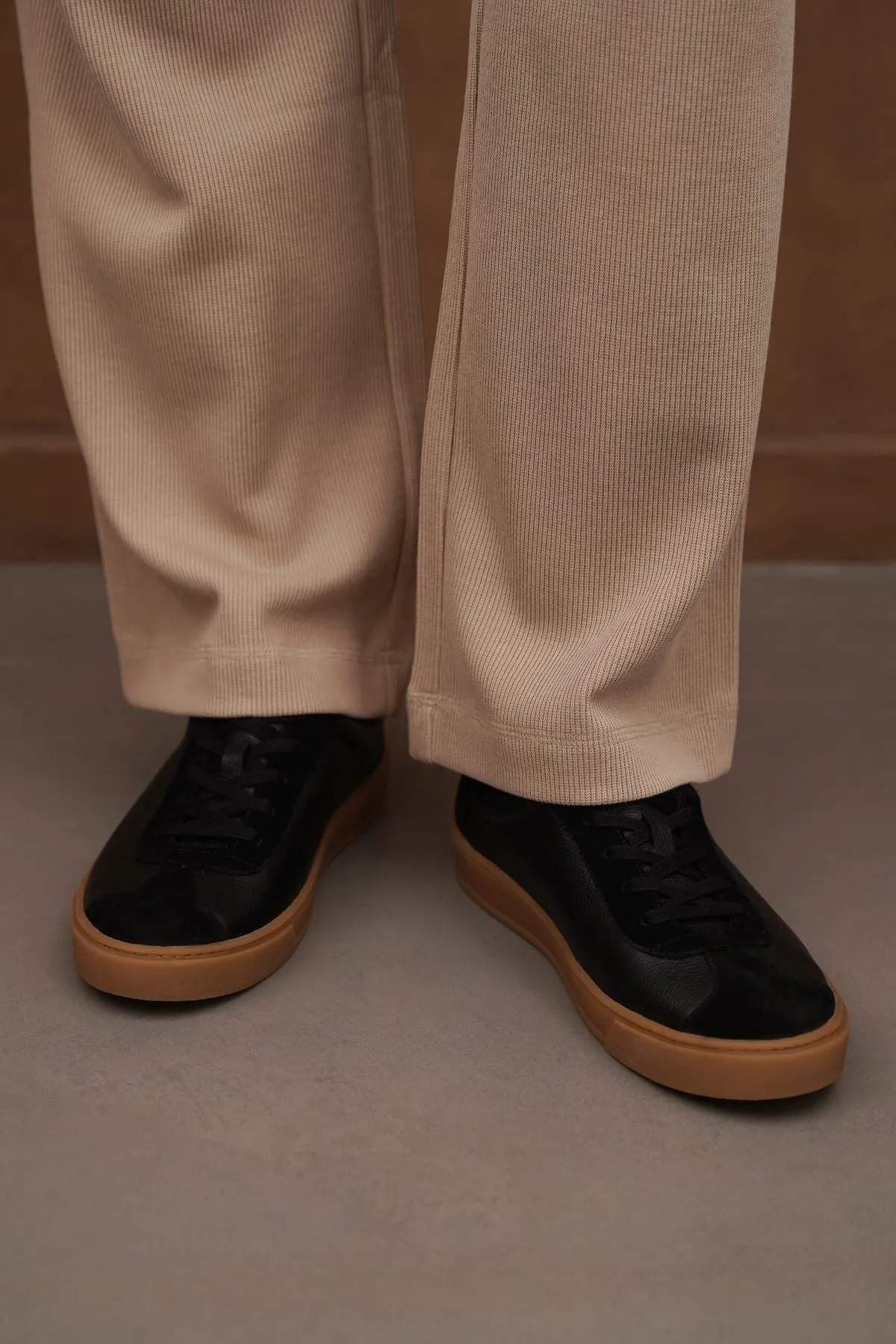 LOW-TOP LEATHER SNEAKERS Signature