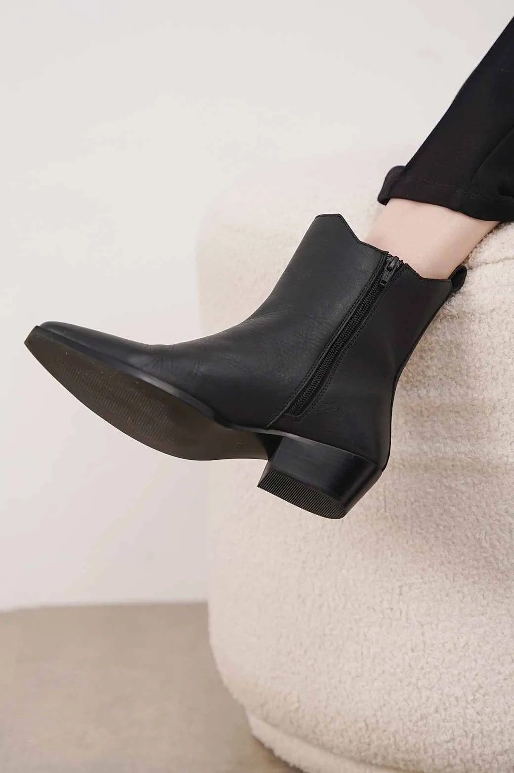 LEATHER COWBOY BOOTS Secure Style