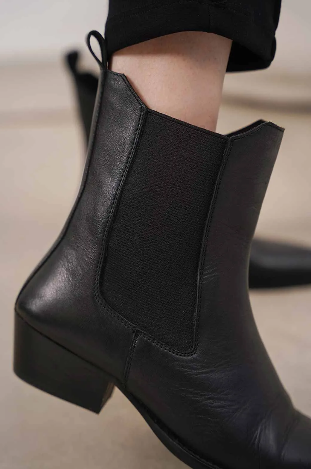 Torsional Stability Control LEATHER COWBOY BOOTS