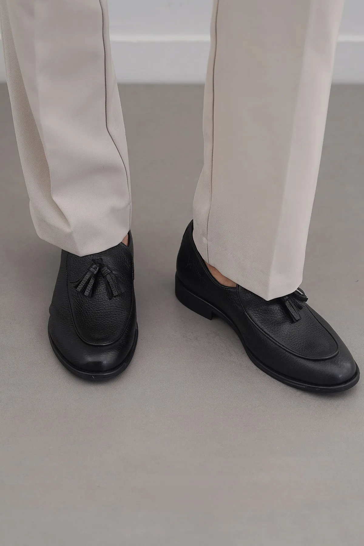 Black GRAINED LEATHER TASSEL LOAFERS