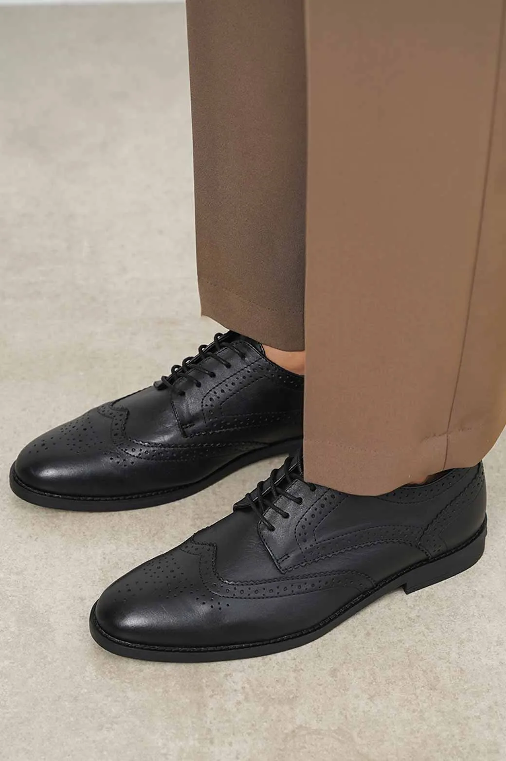 FORMAL LEATHER BROGUES Versatile Silhouette