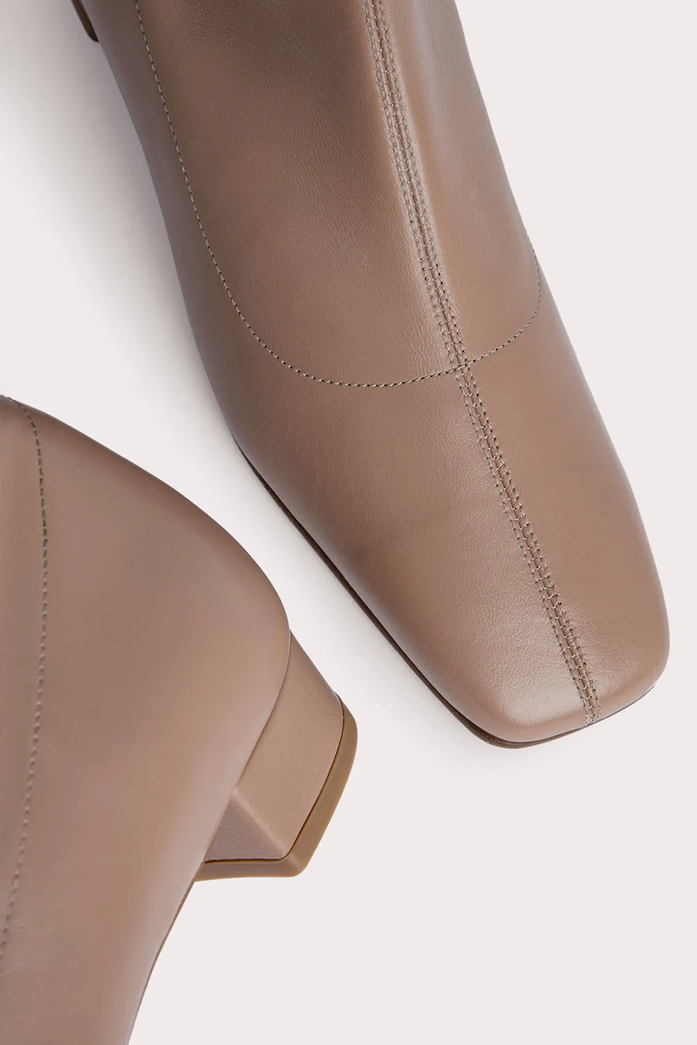 Este Boot Nude Leather Luxurious design