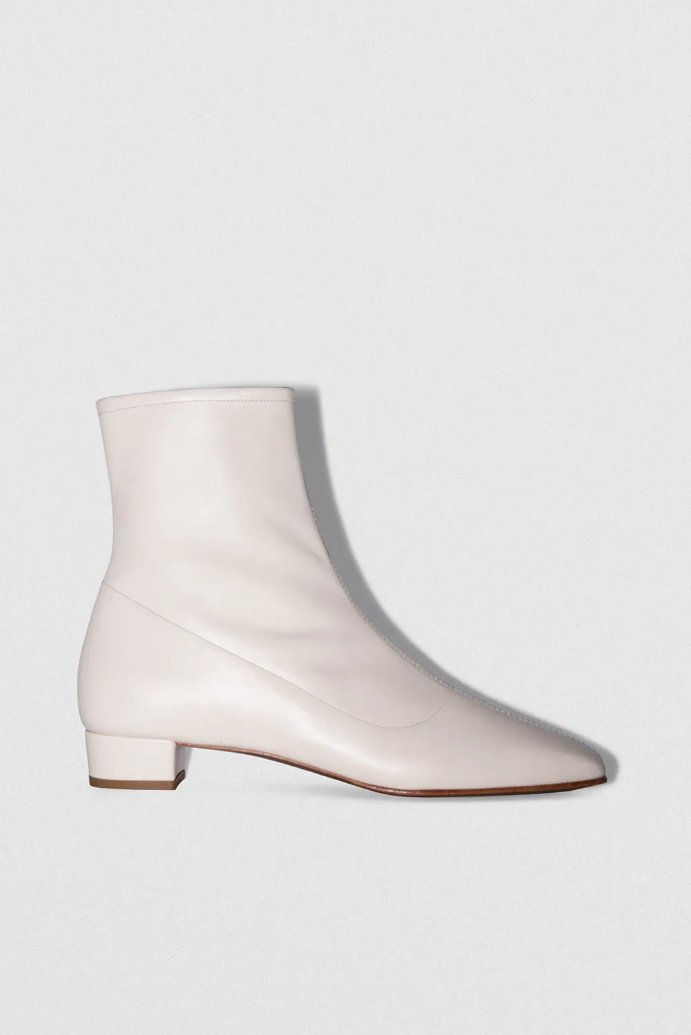 Este Boot White Leather bold - prints Ventilation Channel Design