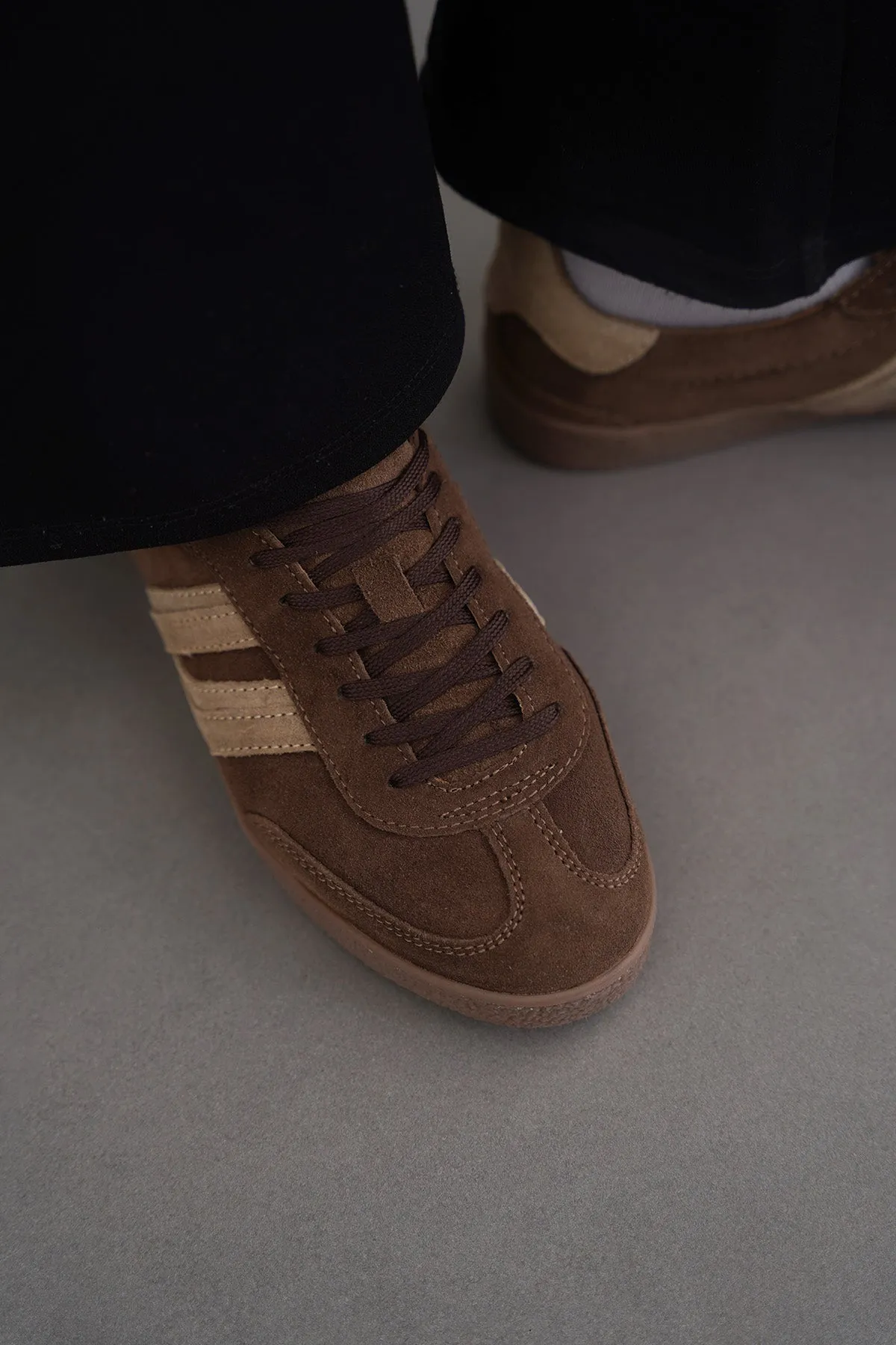 SUEDE ESSENTIAL SNEAKERS temperature regulation