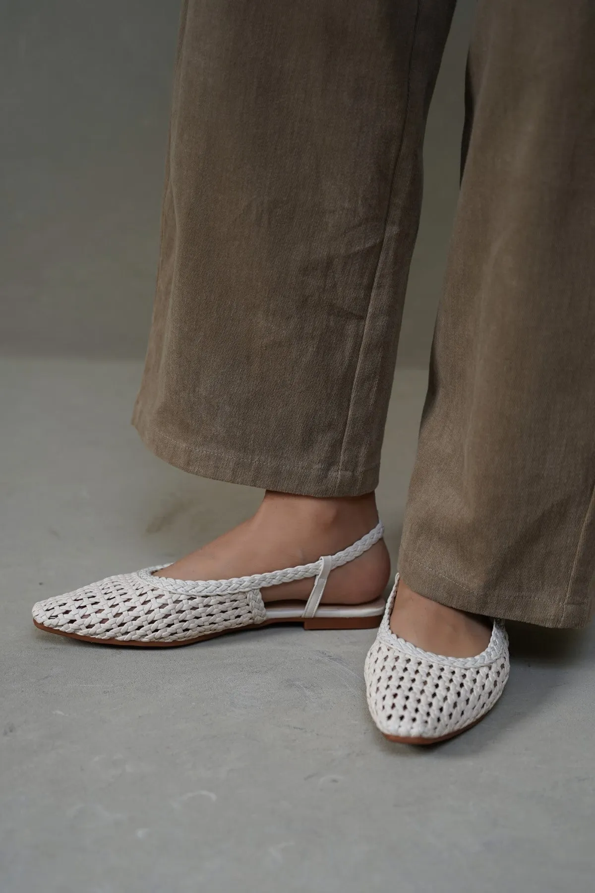 Reliable stability WEAVE SLINGBACKS