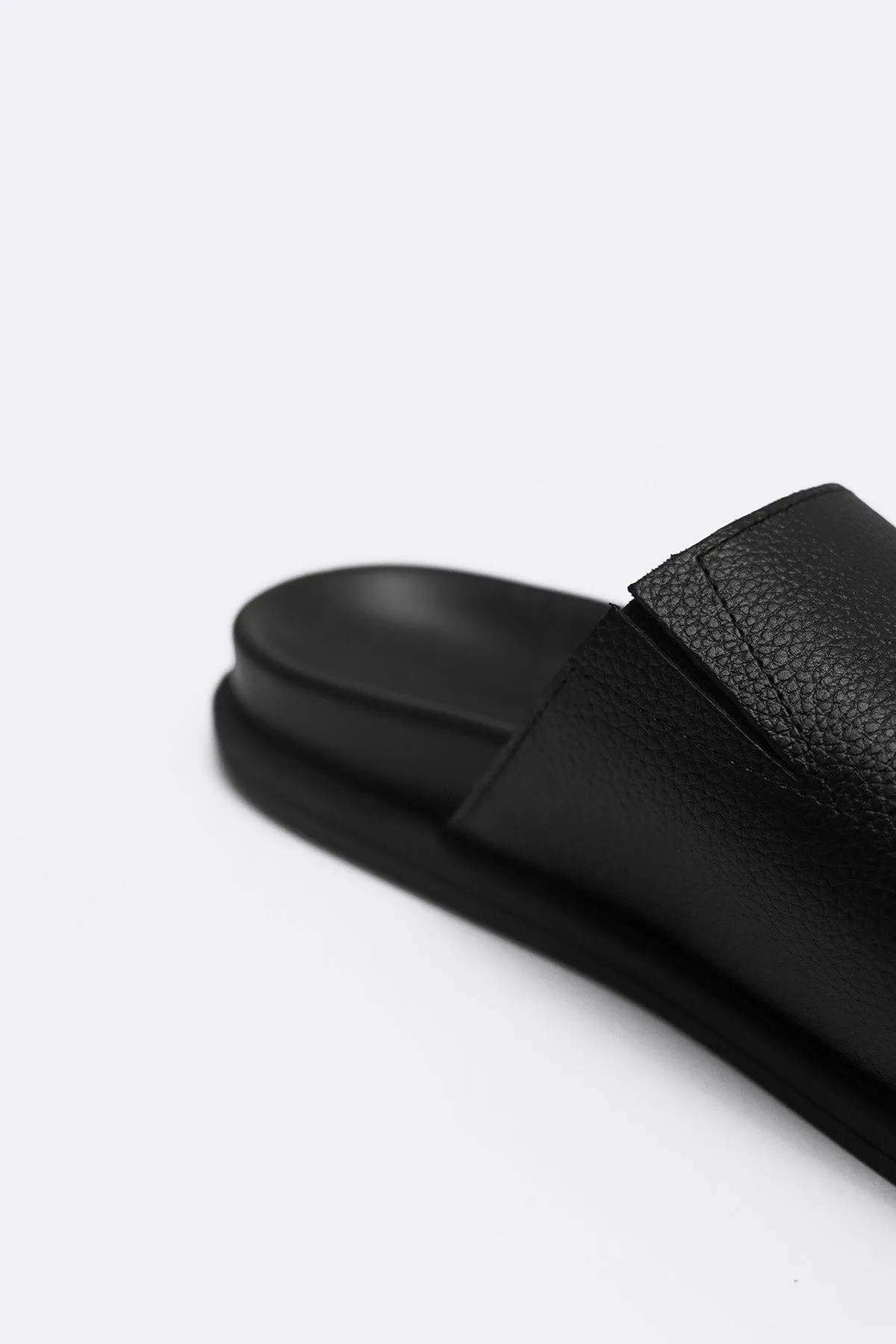 Adjustable Design TOE LOOP LEATHER SLIDES