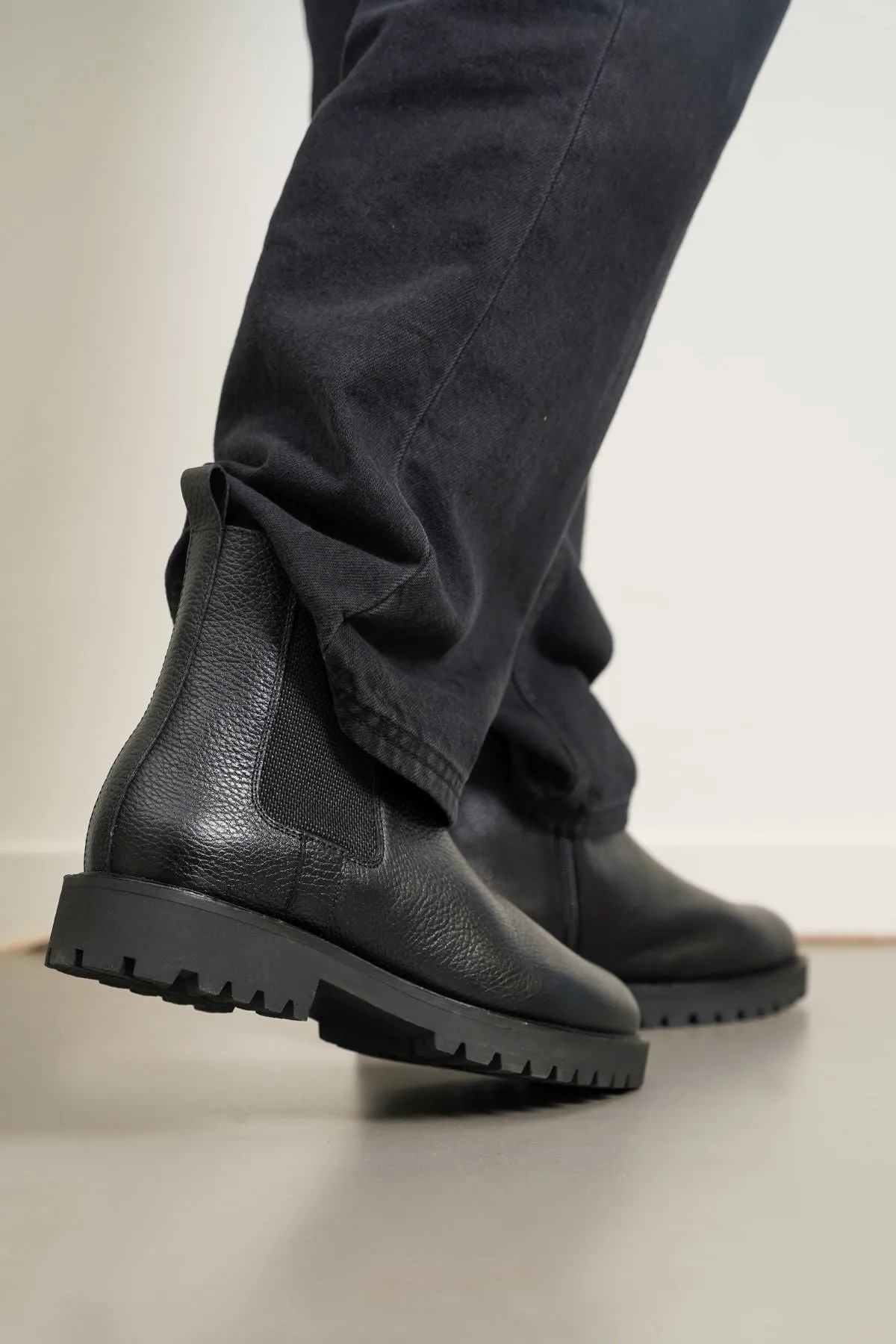 Vibrant Style TEXTURED LEATHER CHELSEAS