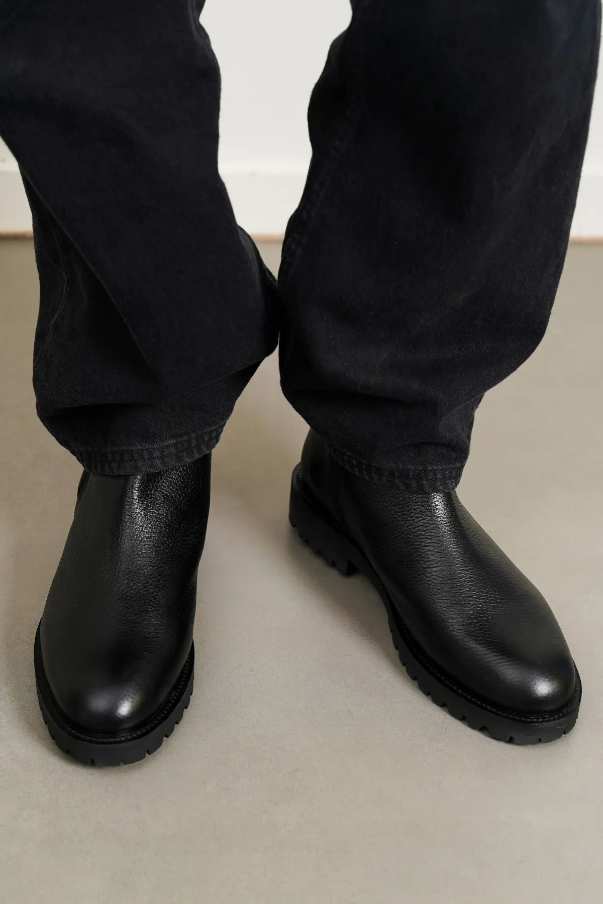 TEXTURED LEATHER CHELSEAS mesh panels runners