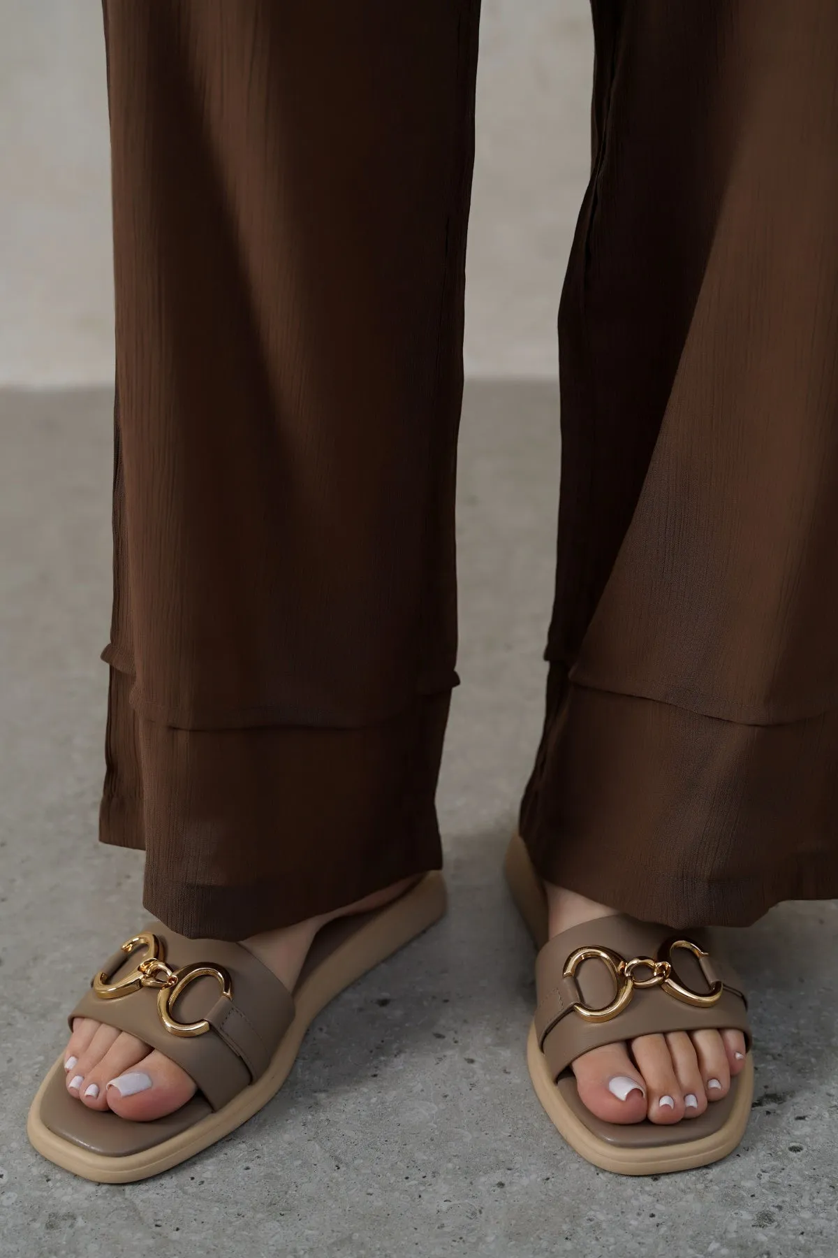 COMFY BUCKLE SLIDES party - goer