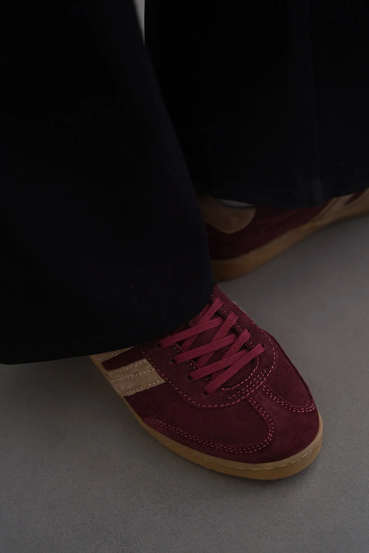 Multipurpose SUEDE ESSENTIAL SNEAKERS