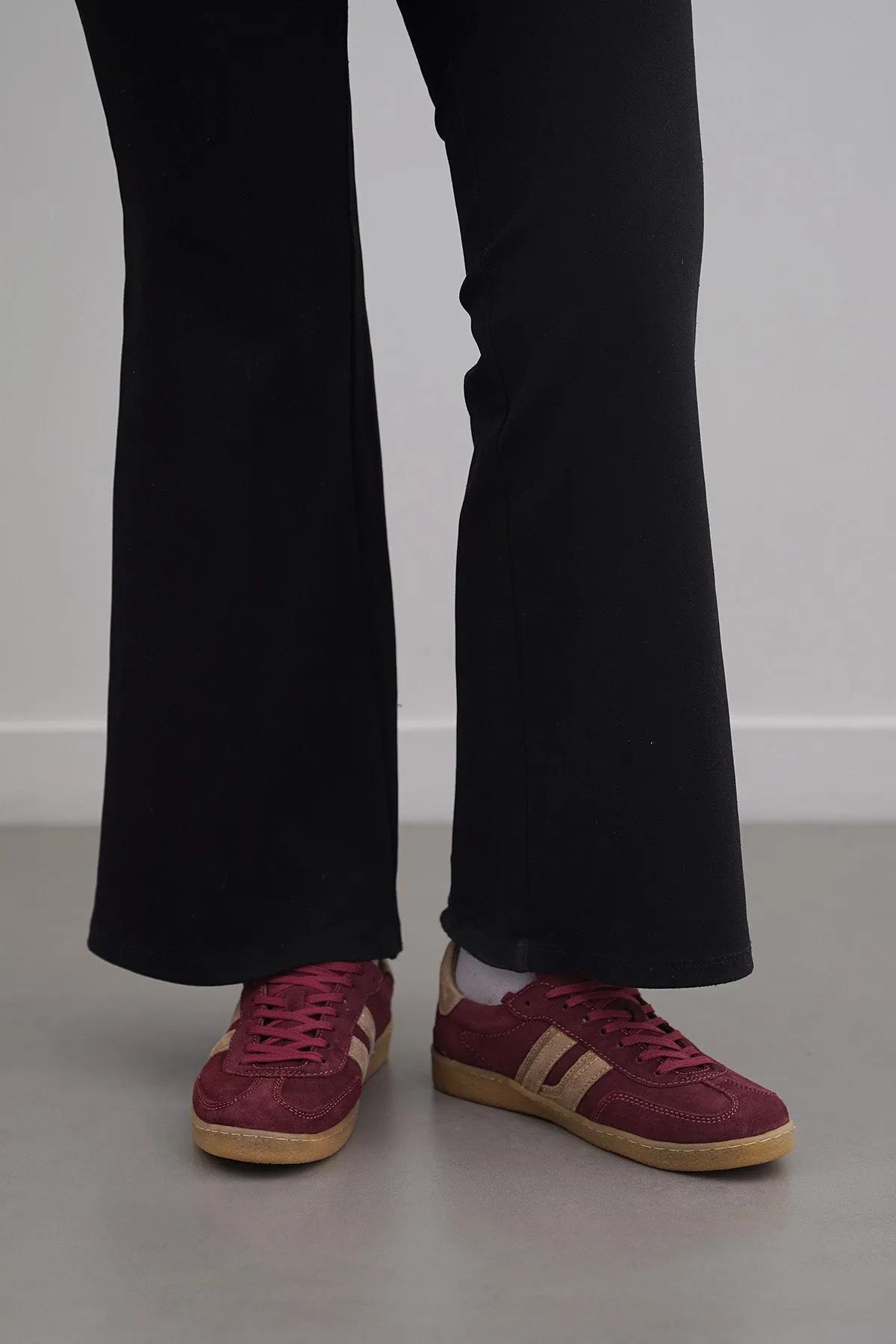 SUEDE ESSENTIAL SNEAKERS Lightweight Composite Material Microfiber Edge Binding