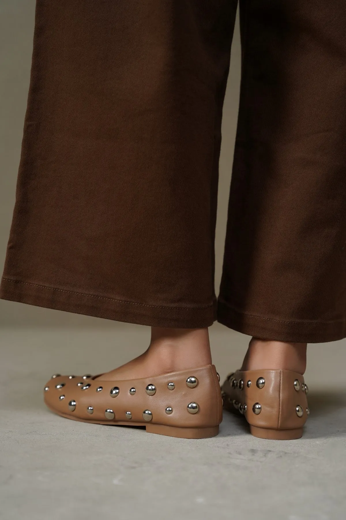 STUDDED STREET PUMPS Exceptional Quick-Dry